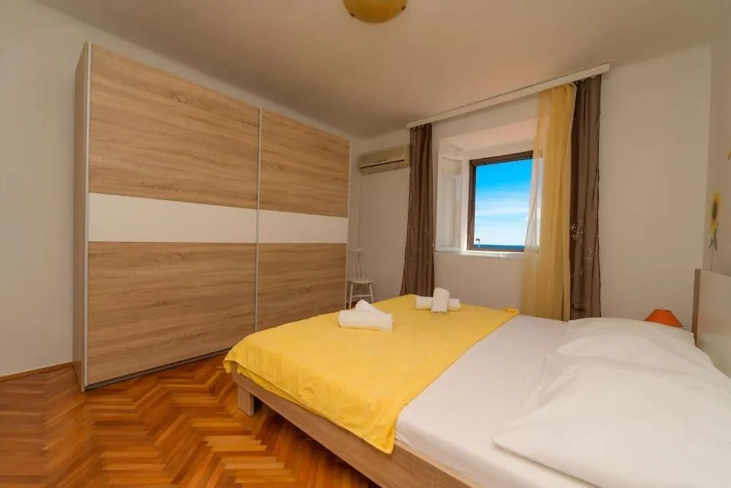 Apartments By The Sea Nerezine, Losinj - 7963 Nerezine