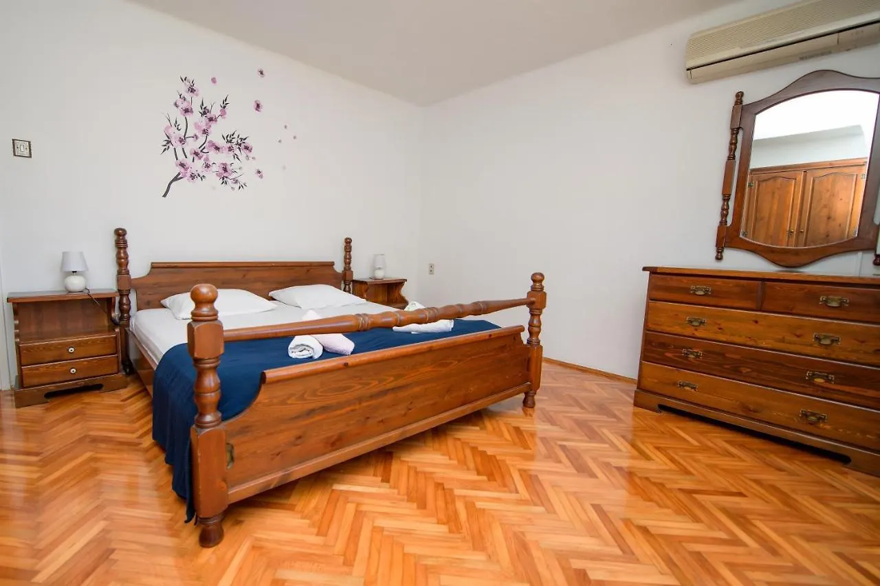 Apartments By The Sea Nerezine, Losinj - 7963 contacts